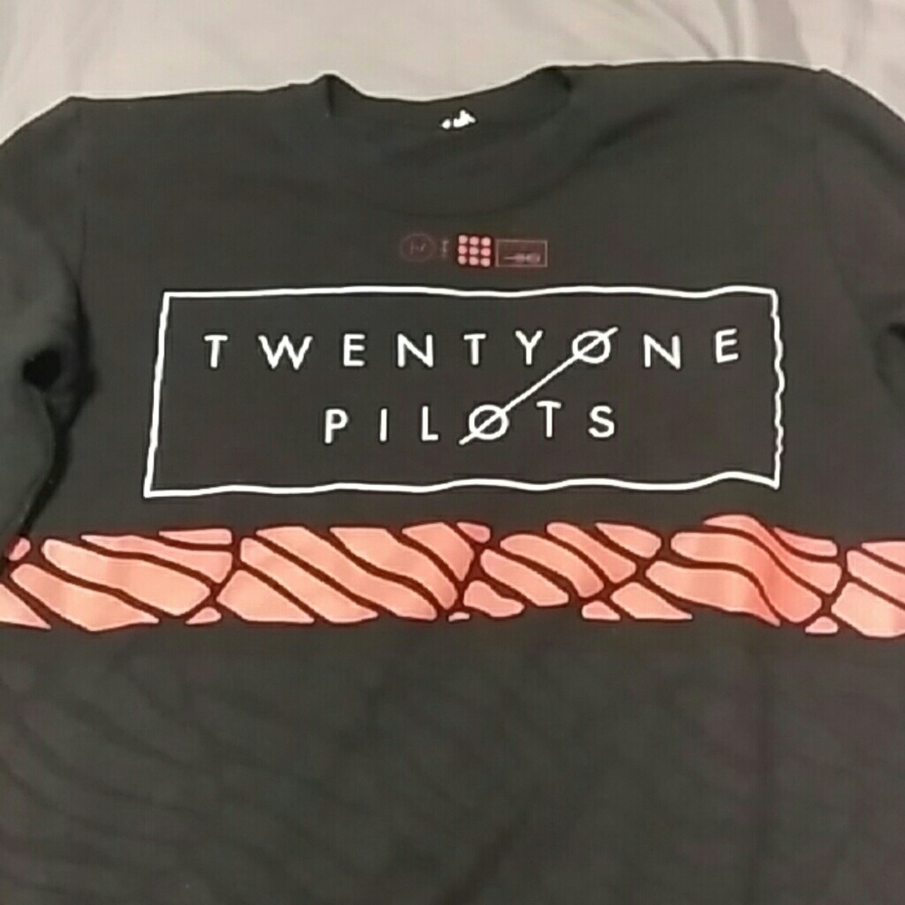 Hot topic 21 pilots sweatshirt sz small
